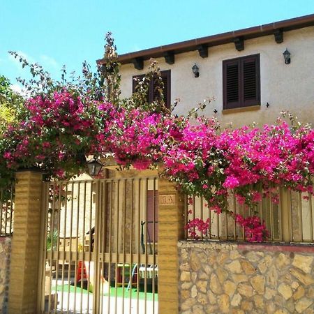 Casa Vacanze Mediterraneo Villa Tre Fontane Exterior foto